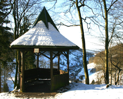 Pavillion bei Claras Höhe oberhalb von Lerbach